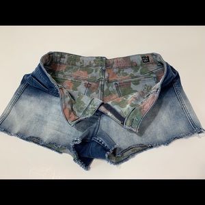 FlipSide Reversible Stretch Denim Shorts Sz 17
